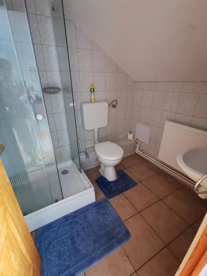 Kis Rigo Vendeghaz Hotel Salgotarjan Ngoại thất bức ảnh