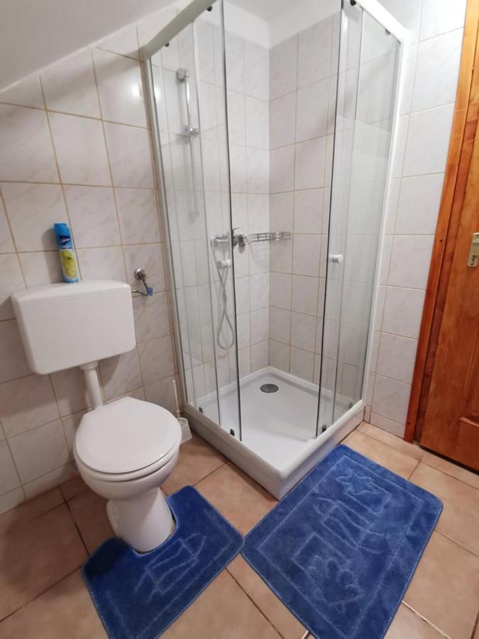 Kis Rigo Vendeghaz Hotel Salgotarjan Ngoại thất bức ảnh