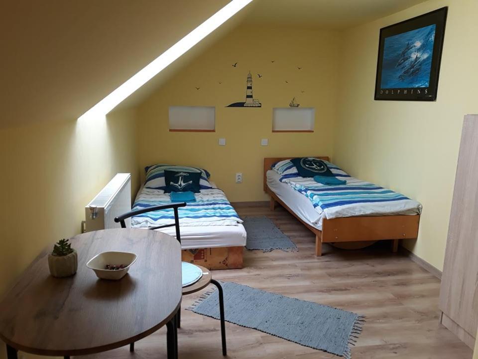 Kis Rigo Vendeghaz Hotel Salgotarjan Ngoại thất bức ảnh