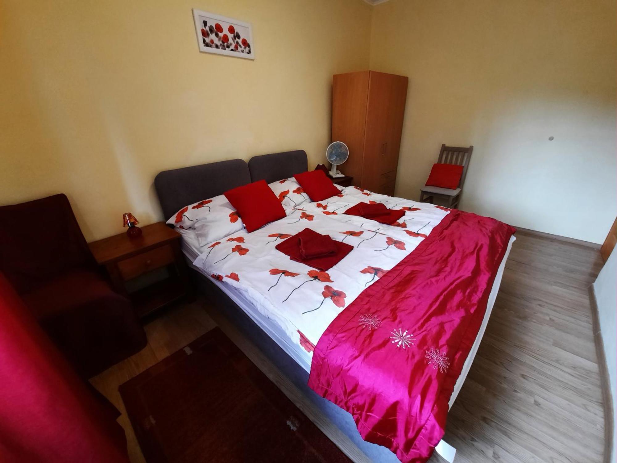 Kis Rigo Vendeghaz Hotel Salgotarjan Ngoại thất bức ảnh