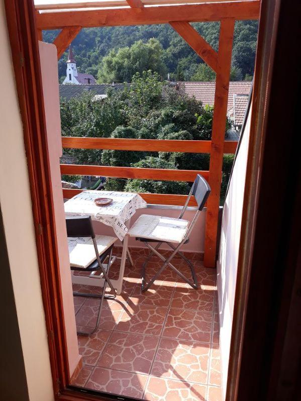 Kis Rigo Vendeghaz Hotel Salgotarjan Ngoại thất bức ảnh