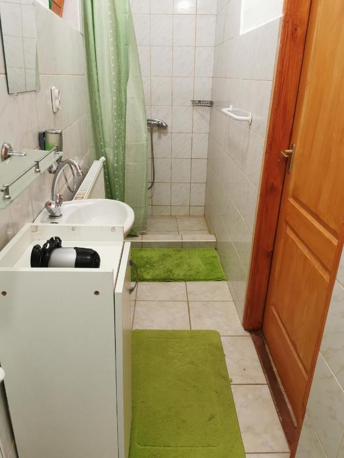 Kis Rigo Vendeghaz Hotel Salgotarjan Ngoại thất bức ảnh